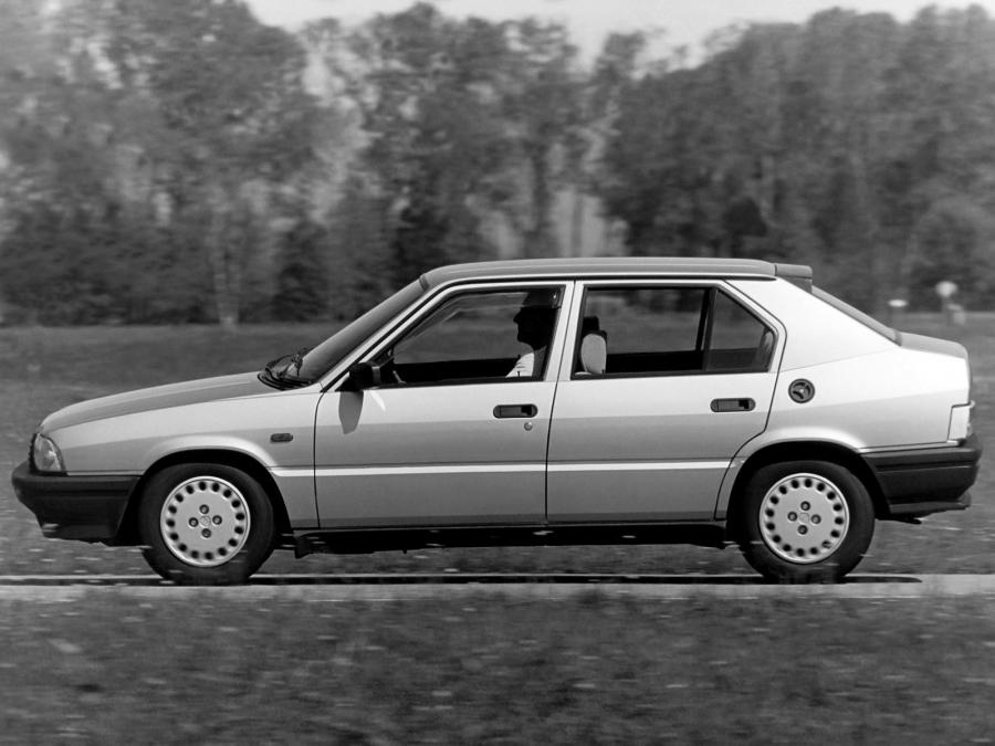  Alfa Romeo 33 1986 года  (фото 7 из 7)